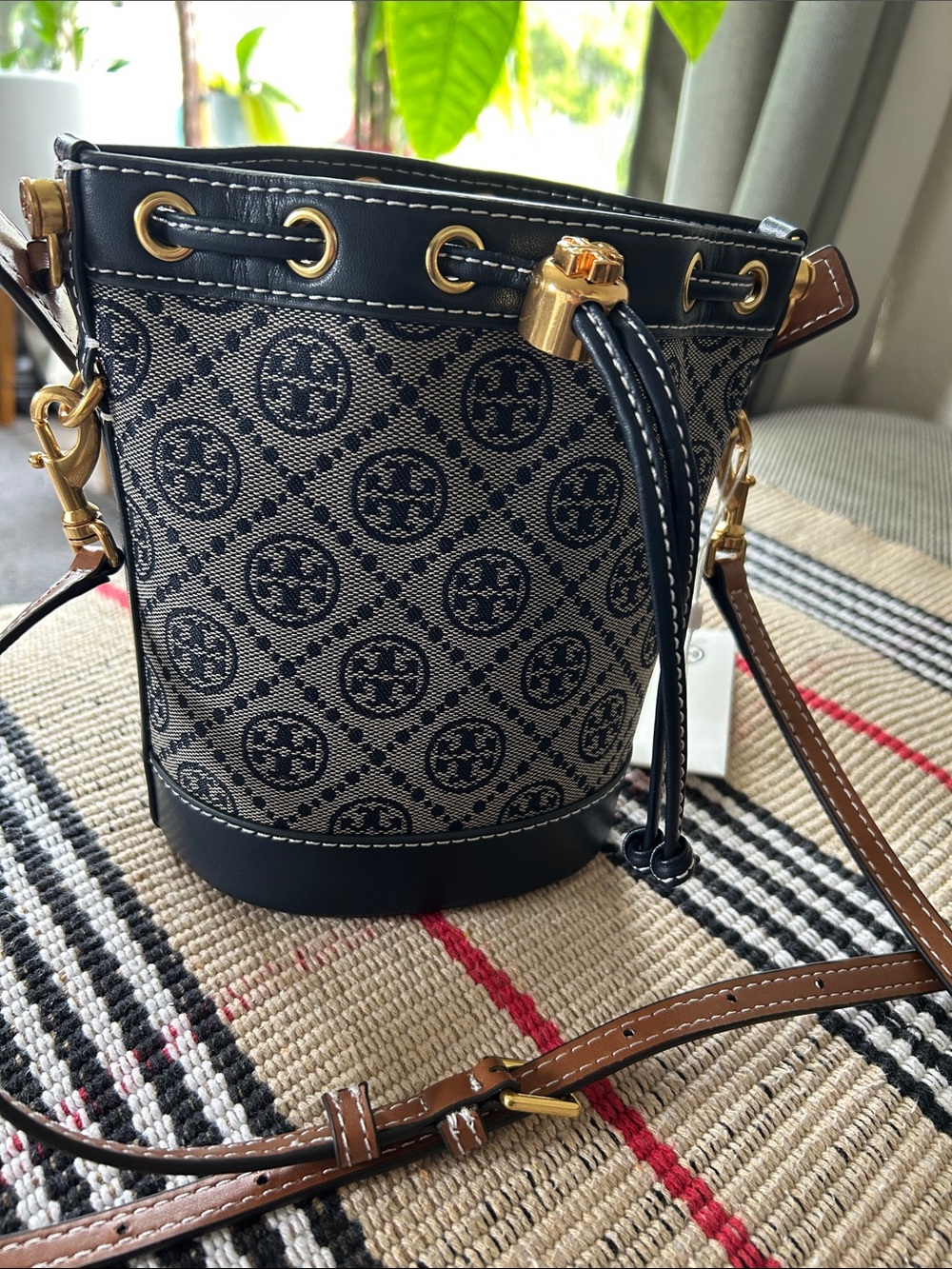Tory Burch Navy and Beige Logo Bucket Mini Bag - Picture 2 of 6